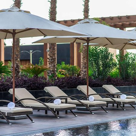 Movenpick Hotel And Residences 리야드 외부 사진 Pool at the hotel