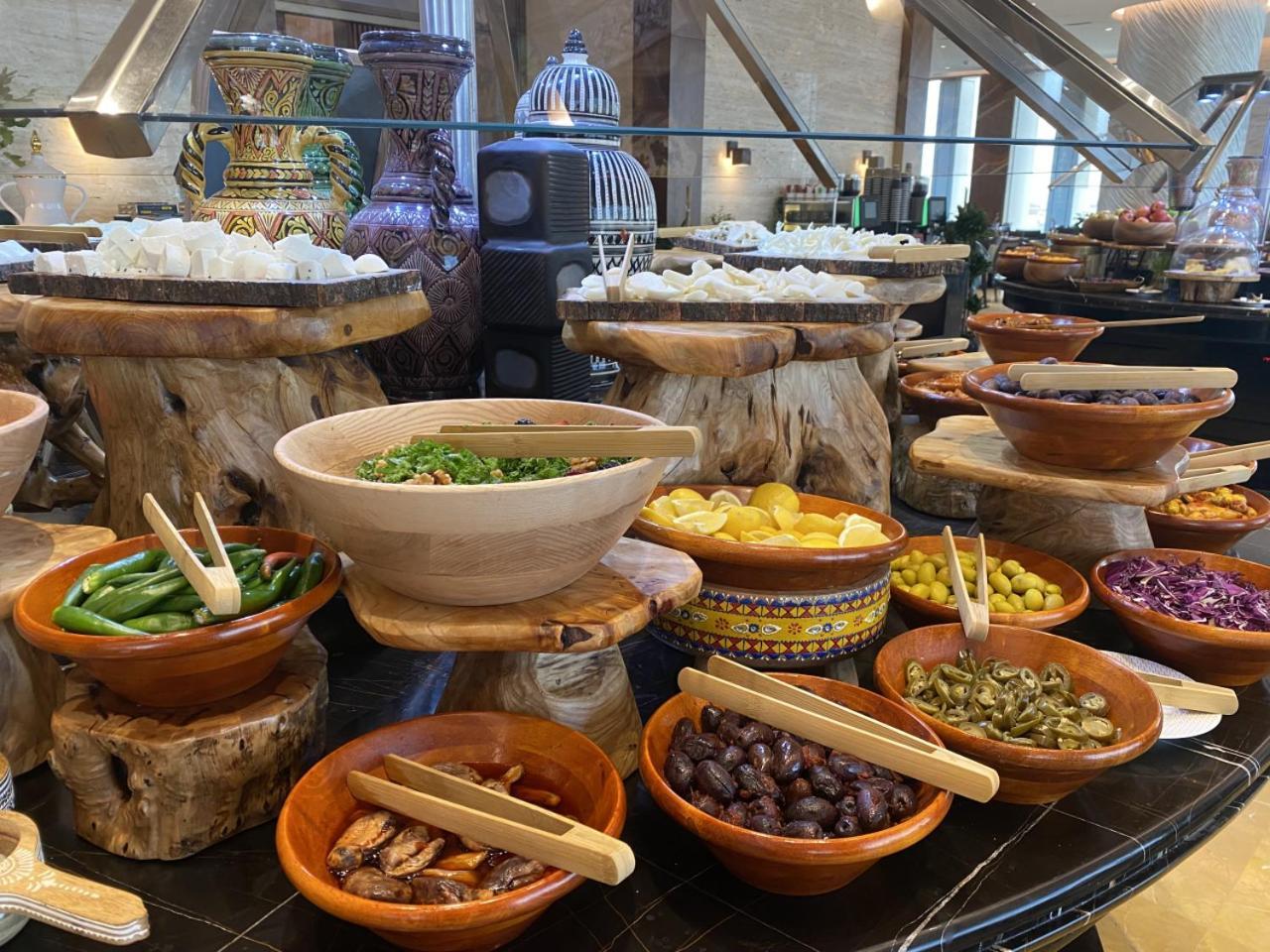 Movenpick Hotel And Residences 리야드 외부 사진 A selection of tapas at a buffet