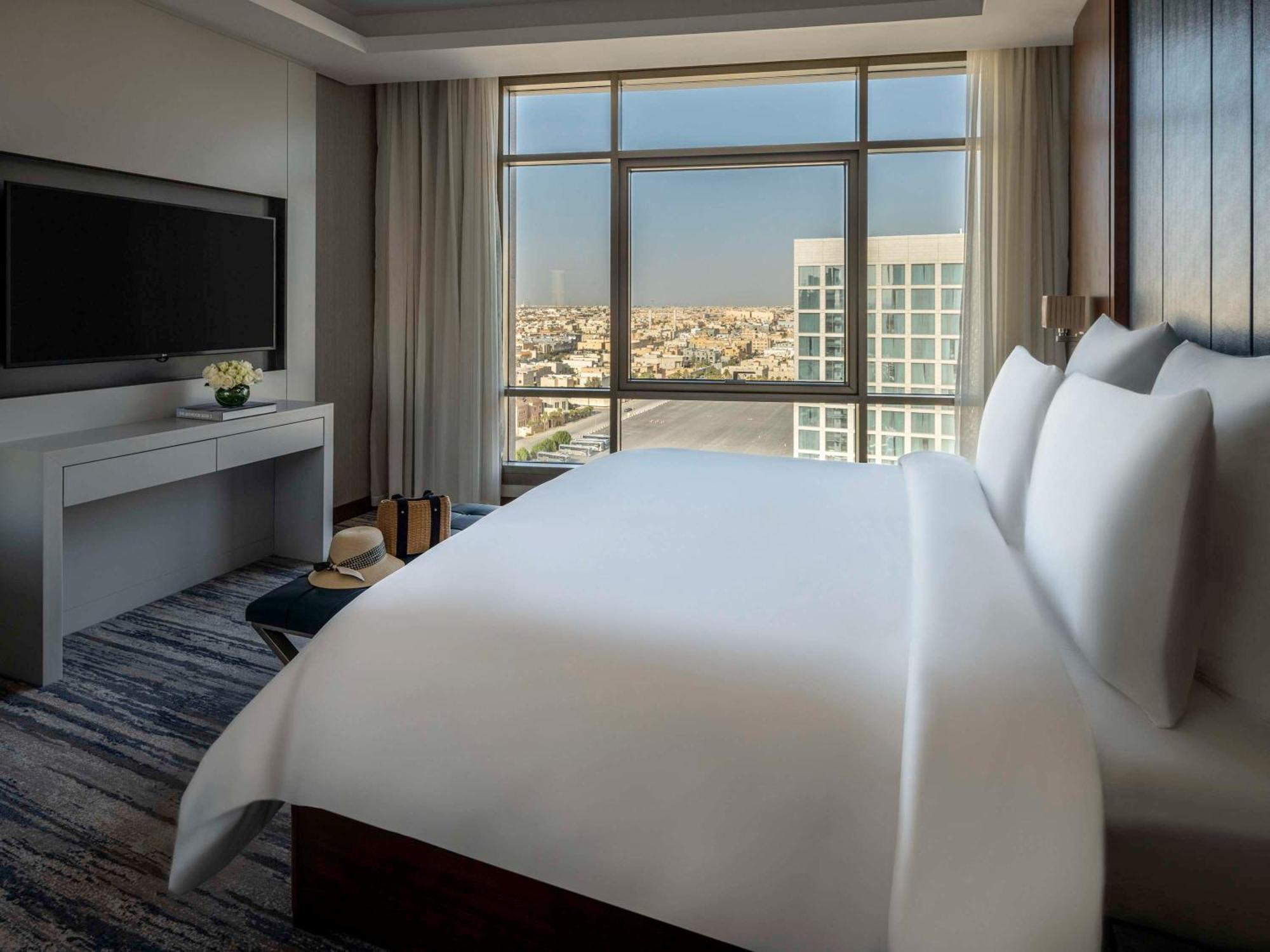 Movenpick Hotel And Residences 리야드 외부 사진 A bedroom at the hotel