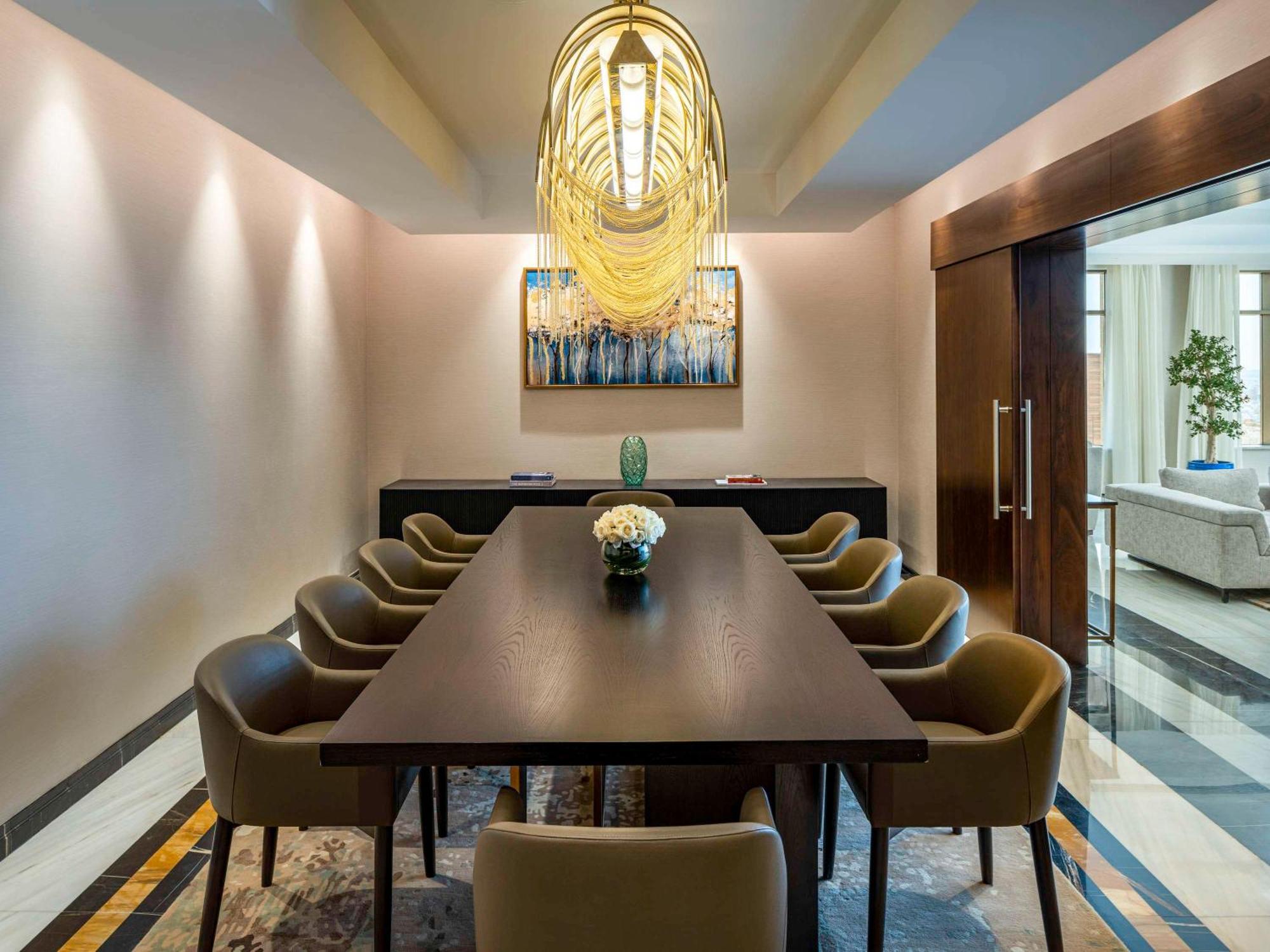 Movenpick Hotel And Residences 리야드 외부 사진 The private dining room at the hotel