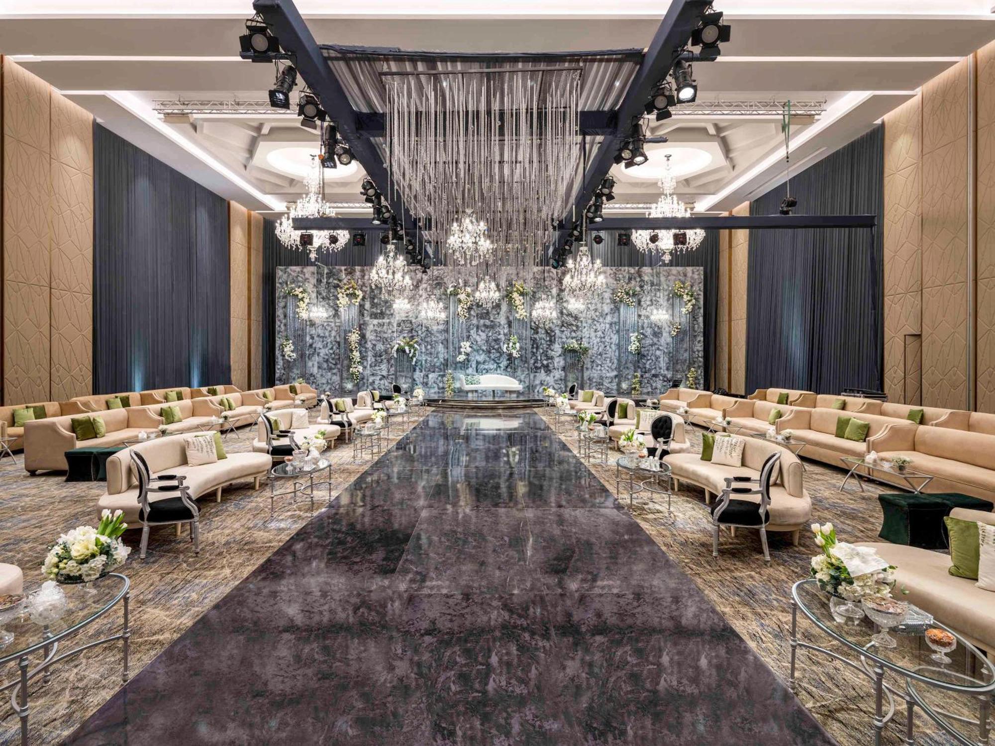 Movenpick Hotel And Residences 리야드 외부 사진 The ballroom