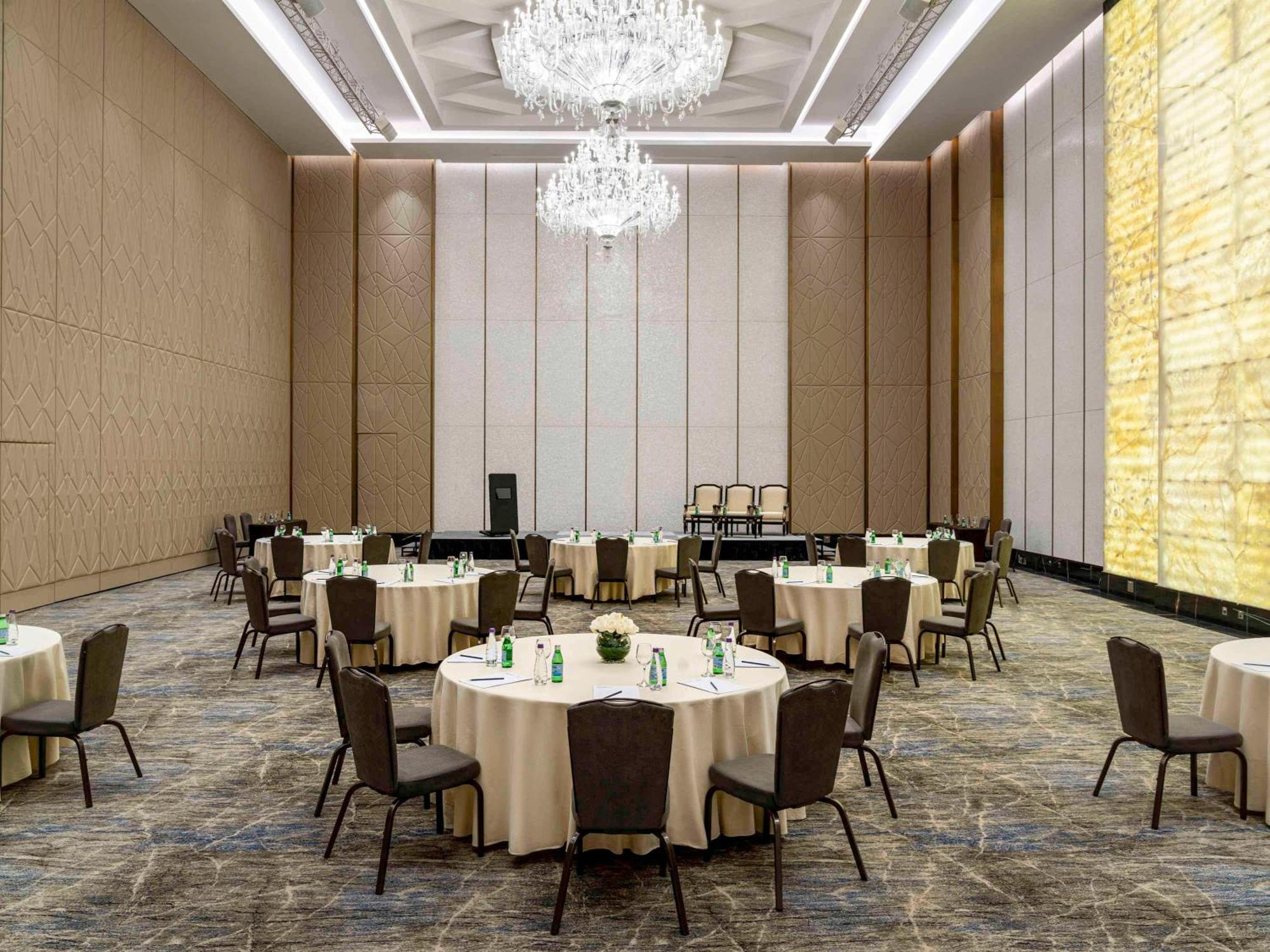 Movenpick Hotel And Residences 리야드 외부 사진 The ballroom