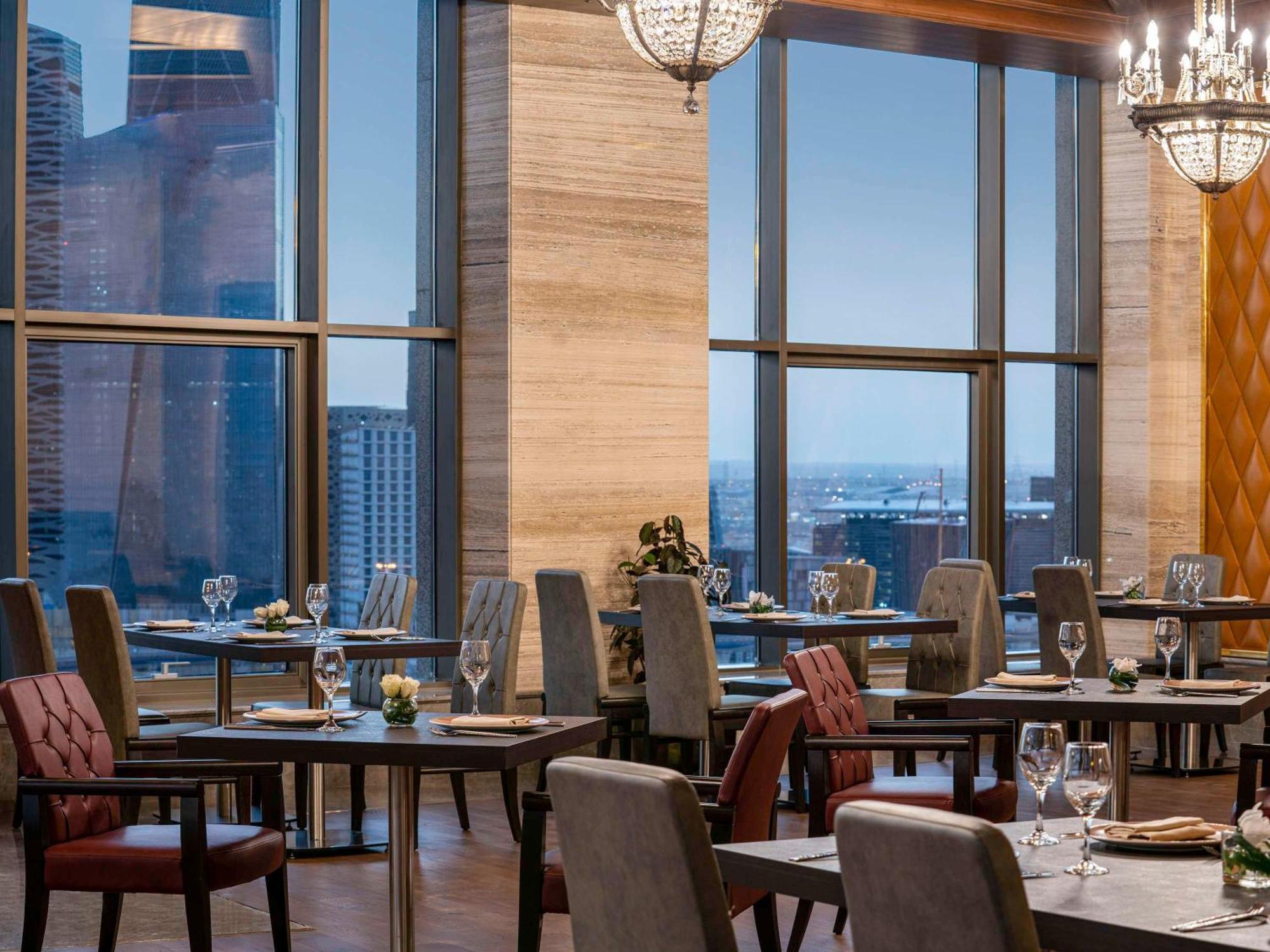 Movenpick Hotel And Residences 리야드 외부 사진 The restaurant