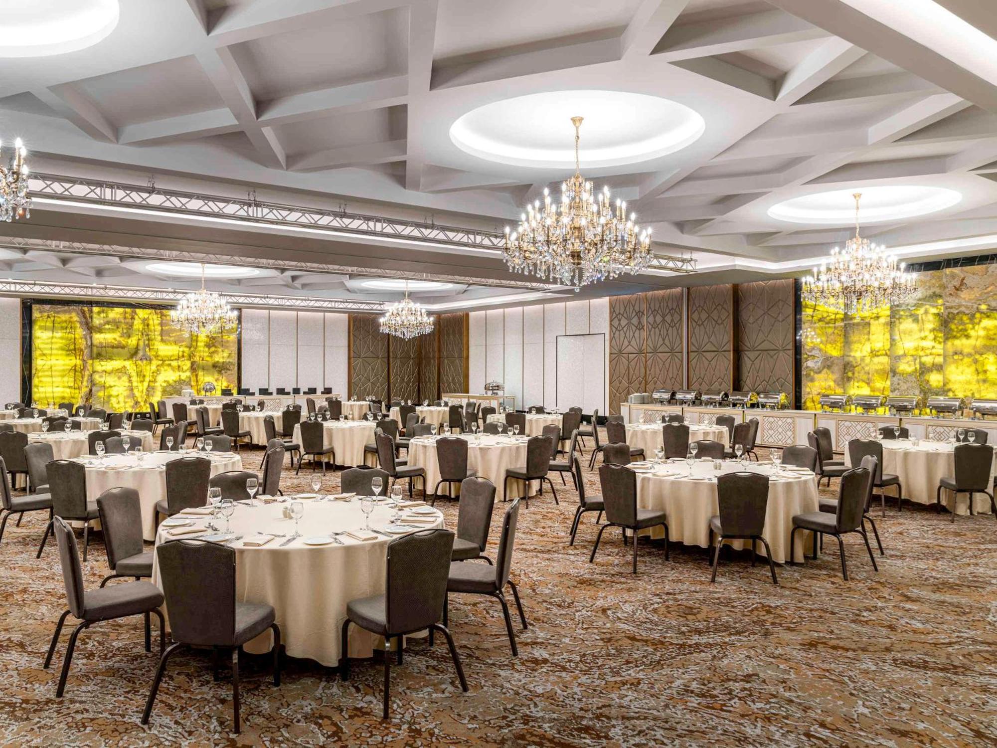 Movenpick Hotel And Residences 리야드 외부 사진 The Grand Ballroom