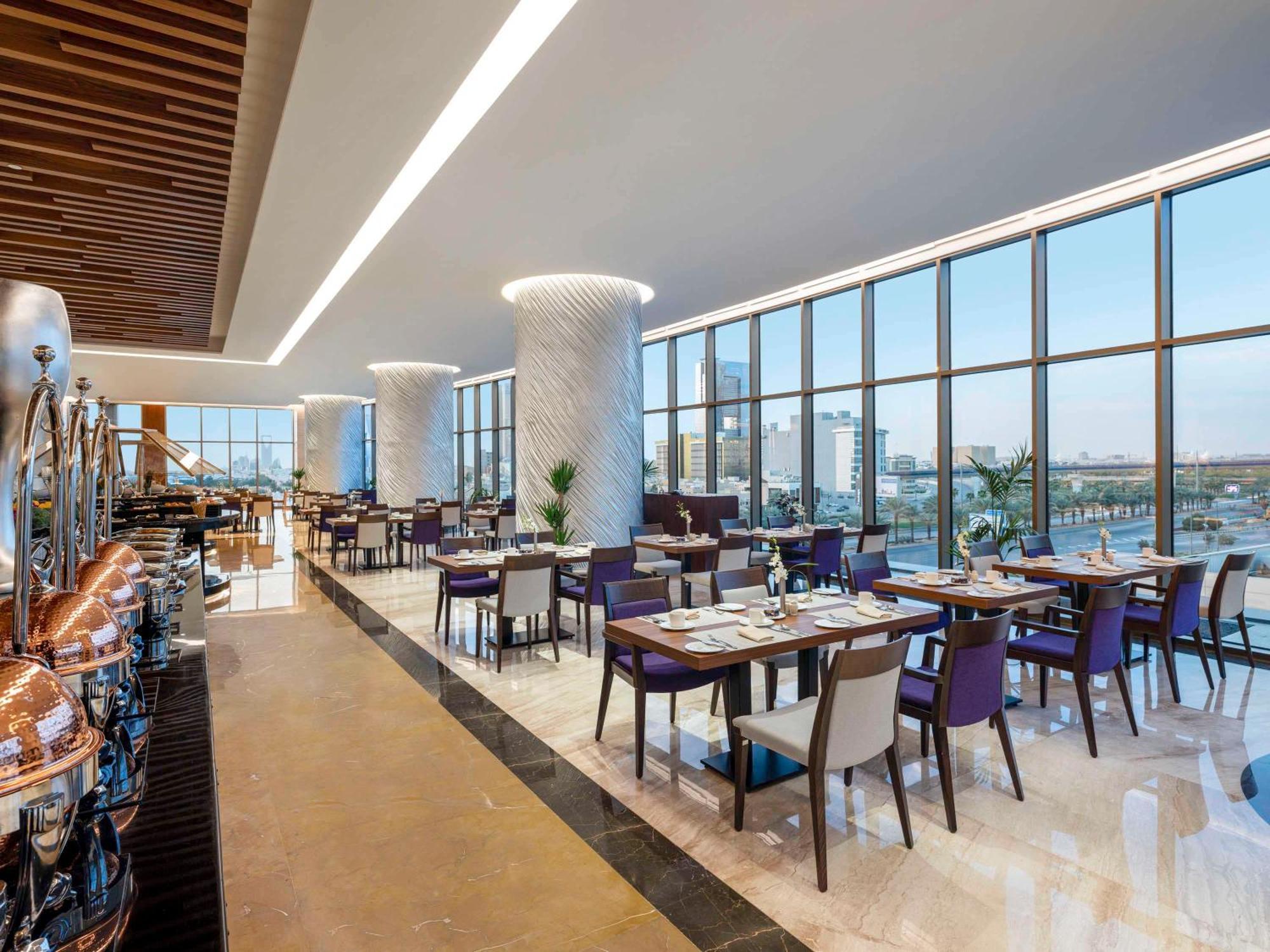 Movenpick Hotel And Residences 리야드 외부 사진 The restaurant