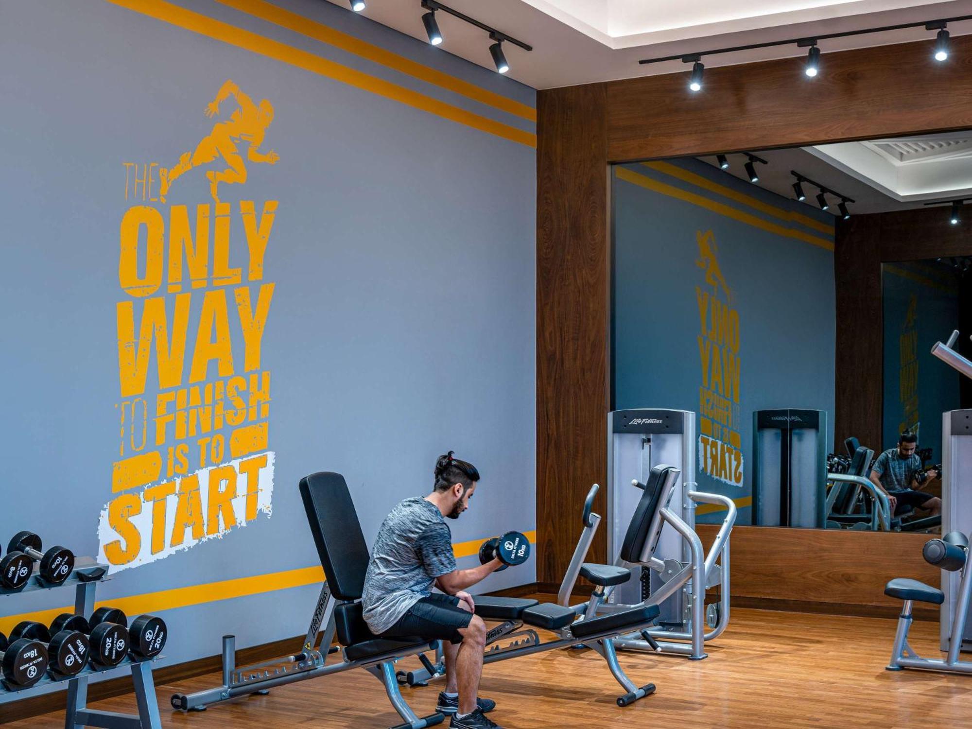 Movenpick Hotel And Residences 리야드 외부 사진 The gym at the hotel