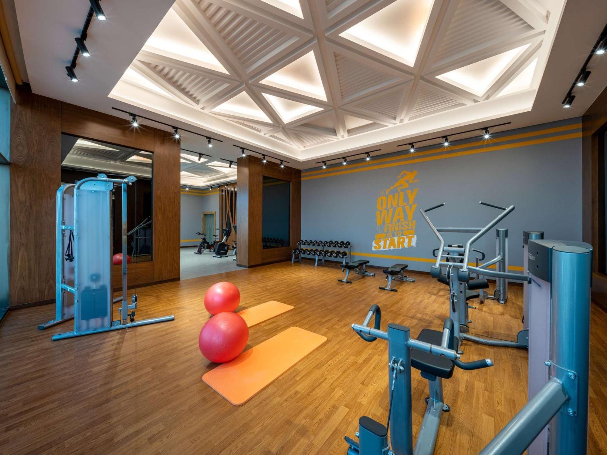 Movenpick Hotel And Residences 리야드 외부 사진 The gym at the hotel